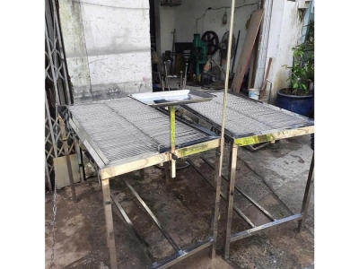 Bàn khám thú y inox chuyên dụng vệ sinh an toàn khám hiệu quả